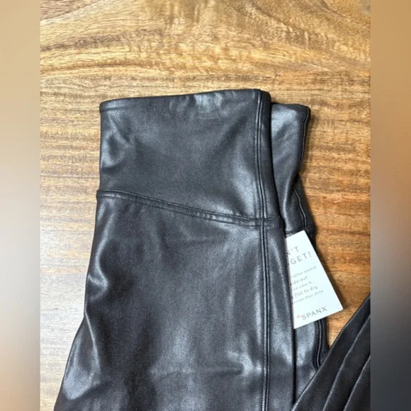 Spanx new with tags Faux Leather Leggings size Large - Picture 4 of 7